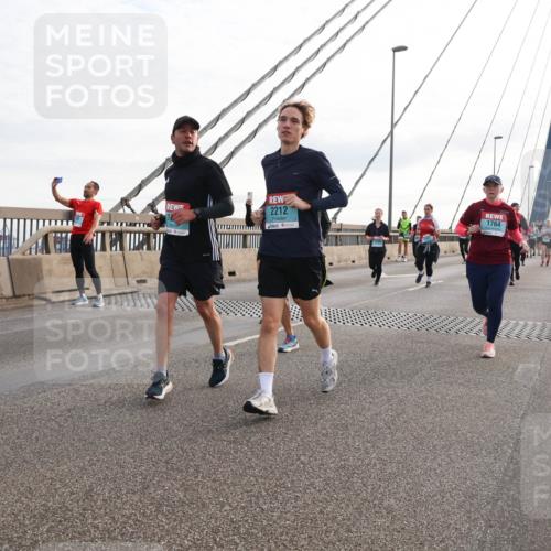 03.10.2024 - Köhlbrandbrückenlauf Matties Gatica Varas http://msf.ph/oto/7204548 03.10.2024 09:32:10 Position 2 2212, 1764 meine-sportfotos.de