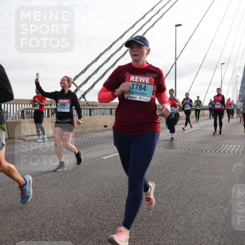 03.10.2024 - Köhlbrandbrückenlauf Matties Gatica Varas http://msf.ph/oto/7204611 03.10.2024 09:32:11 Position 2 34, 3097, 1764 meine-sportfotos.de