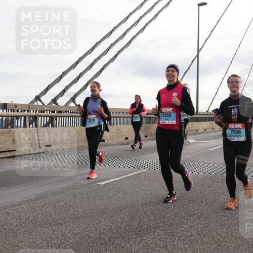 03.10.2024 - Köhlbrandbrückenlauf Matties Gatica Varas http://msf.ph/oto/7204696 03.10.2024 09:32:14 Position 2 3228, 1860, 2368, 2379 meine-sportfotos.de