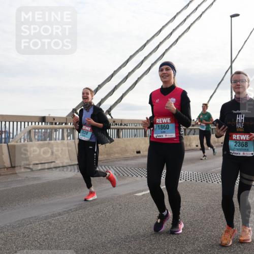 03.10.2024 - Köhlbrandbrückenlauf Matties Gatica Varas http://msf.ph/oto/7204706 03.10.2024 09:32:14 Position 2 3228, 1860, 2368, 2751 meine-sportfotos.de