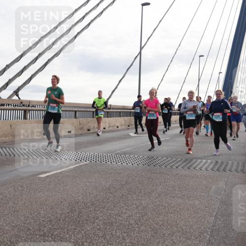 03.10.2024 - Köhlbrandbrückenlauf Matties Gatica Varas http://msf.ph/oto/7204742 03.10.2024 09:32:16 Position 2 3239, 2239, 2751, 2377, 2379 meine-sportfotos.de