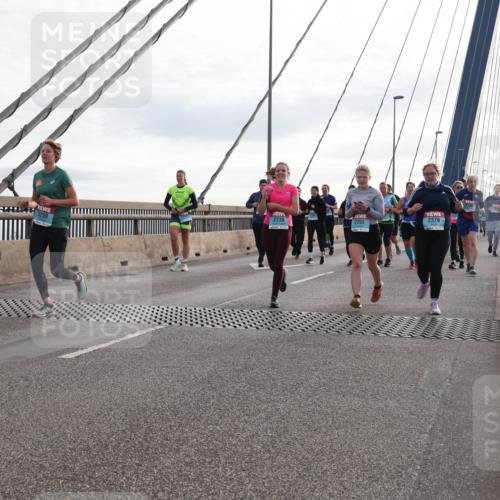 03.10.2024 - Köhlbrandbrückenlauf Matties Gatica Varas http://msf.ph/oto/7204758 03.10.2024 09:32:16 Position 2 3239, 2239, 2379, 2751 meine-sportfotos.de
