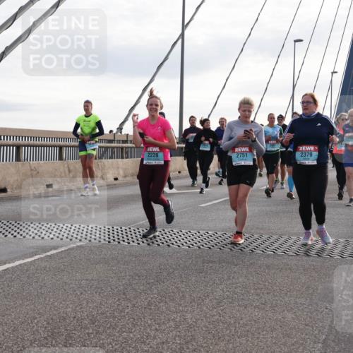 03.10.2024 - Köhlbrandbrückenlauf Matties Gatica Varas http://msf.ph/oto/7204778 03.10.2024 09:32:16 Position 2 239, 2239, 2751, 2801, 2379, 2155 meine-sportfotos.de