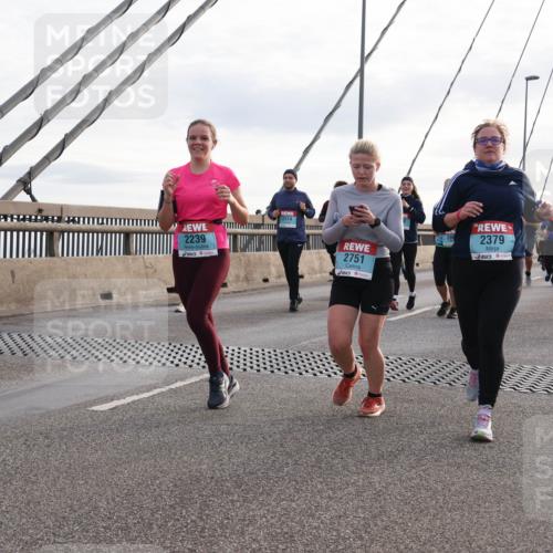 03.10.2024 - Köhlbrandbrückenlauf Matties Gatica Varas http://msf.ph/oto/7204811 03.10.2024 09:32:17 Position 2 2239, 2514, 2751, 2379, 2155 meine-sportfotos.de