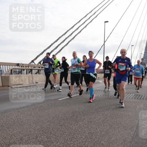 03.10.2024 - Köhlbrandbrückenlauf Matties Gatica Varas http://msf.ph/oto/7204866 03.10.2024 09:32:19 Position 2 2155, 2635, 2801 meine-sportfotos.de