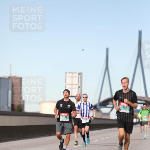 03.10.2024 - Köhlbrandbrückenlauf Fuchs,  Jonas http://msf.ph/oto/7204885 03.10.2024 09:41:08 Position 3 1141, 1129, 1492 meine-sportfotos.de