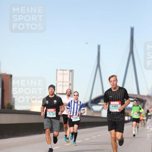 03.10.2024 - Köhlbrandbrückenlauf Fuchs,  Jonas http://msf.ph/oto/7204916 03.10.2024 09:41:09 Position 3 1141, 1129, 1492 meine-sportfotos.de