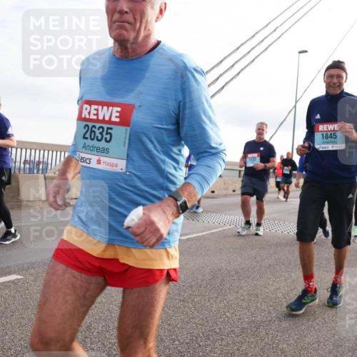 03.10.2024 - Köhlbrandbrückenlauf Matties Gatica Varas http://msf.ph/oto/7204955 03.10.2024 09:32:22 Position 2 2886, 2635, 1532, 1845 meine-sportfotos.de