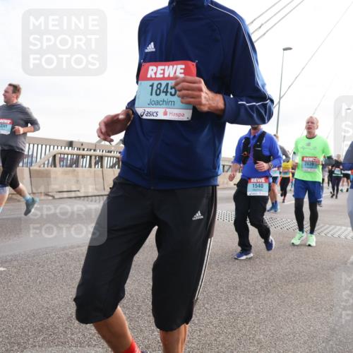 03.10.2024 - Köhlbrandbrückenlauf Matties Gatica Varas http://msf.ph/oto/7204989 03.10.2024 09:32:23 Position 2 3341, 1845, 1540, 2839, 164 meine-sportfotos.de