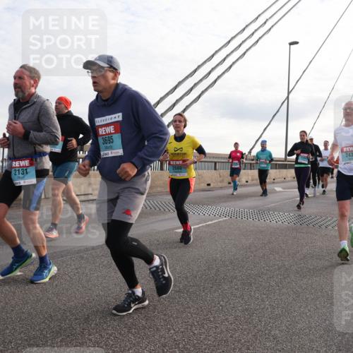 03.10.2024 - Köhlbrandbrückenlauf Matties Gatica Varas http://msf.ph/oto/7205109 03.10.2024 09:32:26 Position 2 3695, 2131, 2680, 2438, 2372 meine-sportfotos.de