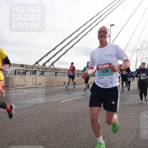 03.10.2024 - Köhlbrandbrückenlauf Matties Gatica Varas http://msf.ph/oto/7205150 03.10.2024 09:32:27 Position 2 2680, 2438, 2372 meine-sportfotos.de