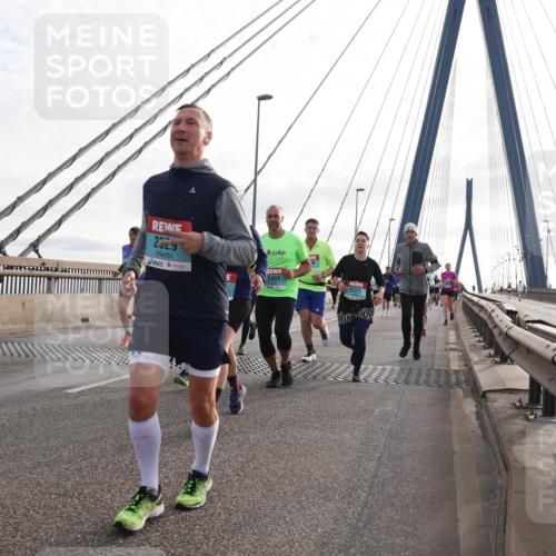 03.10.2024 - Köhlbrandbrückenlauf Matties Gatica Varas http://msf.ph/oto/7205297 03.10.2024 09:32:33 Position 2 2029, 2409, 2325 meine-sportfotos.de