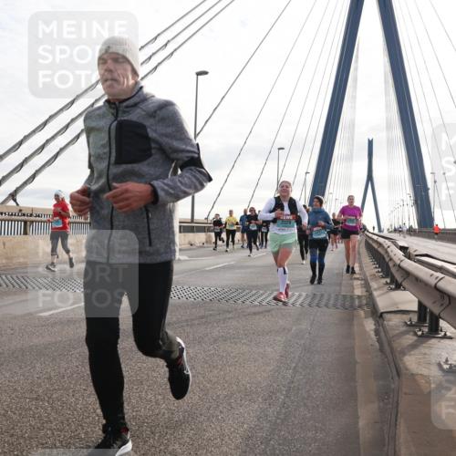 03.10.2024 - Köhlbrandbrückenlauf Matties Gatica Varas http://msf.ph/oto/7205422 03.10.2024 09:32:35 Position 2 2329 meine-sportfotos.de