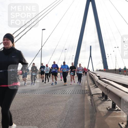 03.10.2024 - Köhlbrandbrückenlauf Matties Gatica Varas http://msf.ph/oto/7205667 03.10.2024 09:32:40 Position 2  meine-sportfotos.de