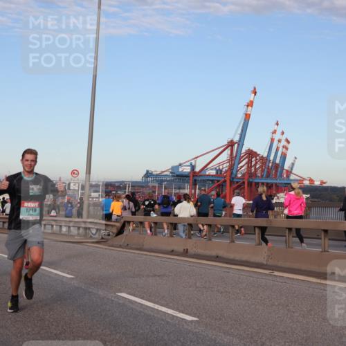 03.10.2024 - Köhlbrandbrückenlauf Matties Gatica Varas http://msf.ph/oto/7205761 03.10.2024 09:32:57 Position 2 500, 1082, 1219 meine-sportfotos.de