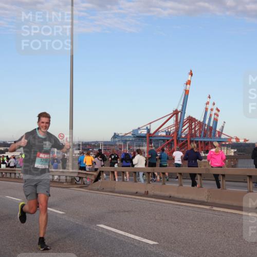 03.10.2024 - Köhlbrandbrückenlauf Matties Gatica Varas http://msf.ph/oto/7205771 03.10.2024 09:32:57 Position 2 500, 1, 102, 1219 meine-sportfotos.de