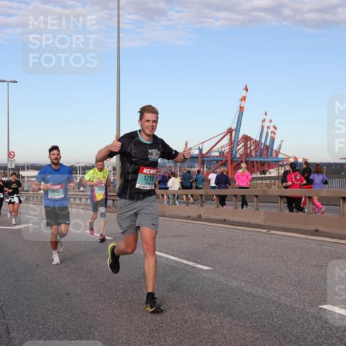 03.10.2024 - Köhlbrandbrückenlauf Matties Gatica Varas http://msf.ph/oto/7205803 03.10.2024 09:32:58 Position 2 1082, 1219 meine-sportfotos.de
