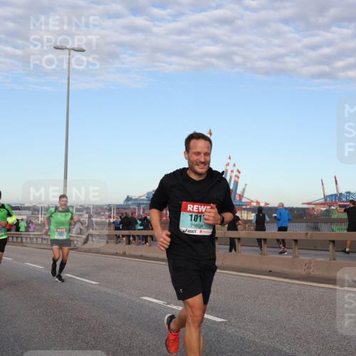 03.10.2024 - Köhlbrandbrückenlauf Matties Gatica Varas http://msf.ph/oto/7206650 03.10.2024 09:33:26 Position 2 1021, 101 meine-sportfotos.de