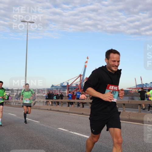 03.10.2024 - Köhlbrandbrückenlauf Matties Gatica Varas http://msf.ph/oto/7206666 03.10.2024 09:33:26 Position 2 1065, 1021, 17 meine-sportfotos.de