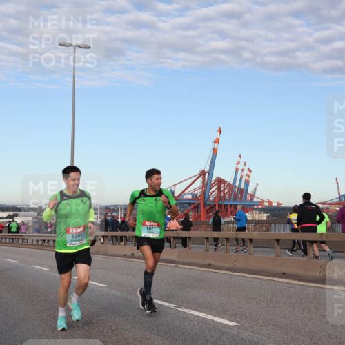 03.10.2024 - Köhlbrandbrückenlauf Matties Gatica Varas http://msf.ph/oto/7206742 03.10.2024 09:33:27 Position 2 1065, 1021 meine-sportfotos.de
