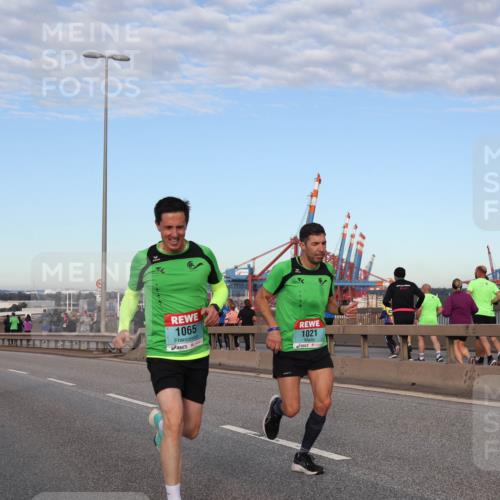 03.10.2024 - Köhlbrandbrückenlauf Matties Gatica Varas http://msf.ph/oto/7206795 03.10.2024 09:33:28 Position 2 1141, 1065, 1021 meine-sportfotos.de