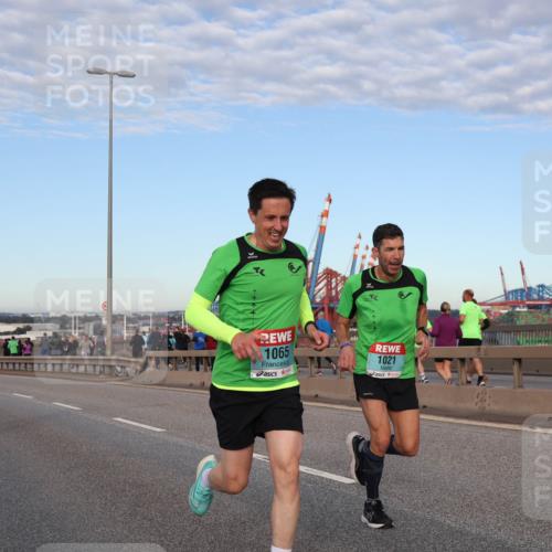 03.10.2024 - Köhlbrandbrückenlauf Matties Gatica Varas http://msf.ph/oto/7206831 03.10.2024 09:33:28 Position 2 1065, 1021 meine-sportfotos.de