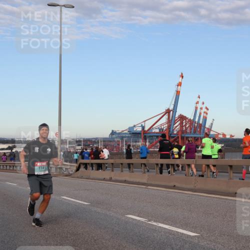 03.10.2024 - Köhlbrandbrückenlauf Matties Gatica Varas http://msf.ph/oto/7206951 03.10.2024 09:33:30 Position 2 500, 1141 meine-sportfotos.de