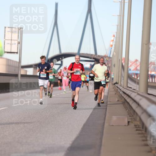 03.10.2024 - Köhlbrandbrückenlauf Fuchs,  Jonas http://msf.ph/oto/7207006 03.10.2024 09:43:16 Position 3 2696, 1469, 142 meine-sportfotos.de