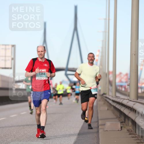 03.10.2024 - Köhlbrandbrückenlauf Fuchs,  Jonas http://msf.ph/oto/7207181 03.10.2024 09:43:21 Position 3 9, 2696, 1469, 142 meine-sportfotos.de