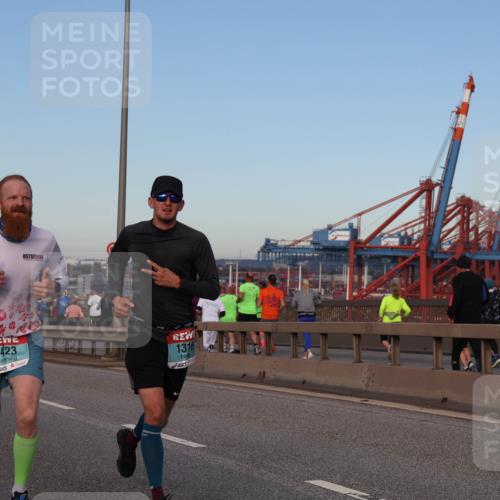 03.10.2024 - Köhlbrandbrückenlauf Matties Gatica Varas http://msf.ph/oto/7207184 03.10.2024 09:33:35 Position 2 1423, 1316, 800 meine-sportfotos.de