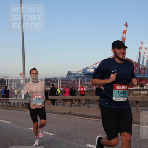 03.10.2024 - Köhlbrandbrückenlauf Matties Gatica Varas http://msf.ph/oto/7207302 03.10.2024 09:33:39 Position 2 1098, 1743 meine-sportfotos.de