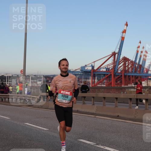03.10.2024 - Köhlbrandbrückenlauf Matties Gatica Varas http://msf.ph/oto/7207314 03.10.2024 09:33:40 Position 2 500, 1098 meine-sportfotos.de