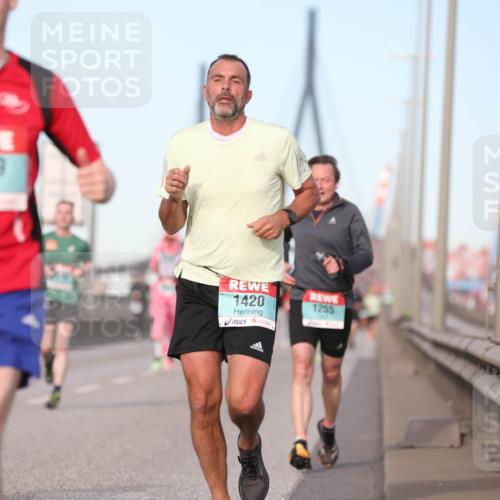 03.10.2024 - Köhlbrandbrückenlauf Fuchs,  Jonas http://msf.ph/oto/7207323 03.10.2024 09:43:25 Position 3 1469, 1420, 1255 meine-sportfotos.de