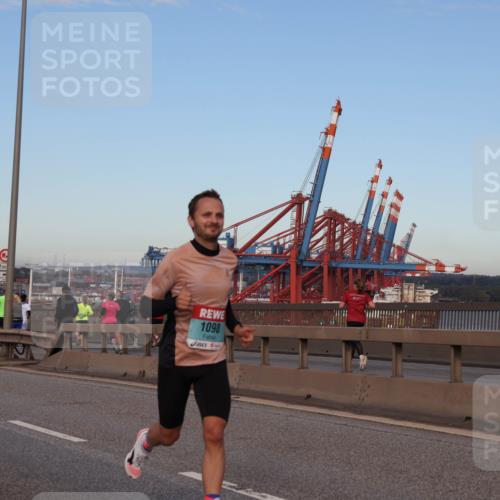 03.10.2024 - Köhlbrandbrückenlauf Matties Gatica Varas http://msf.ph/oto/7207328 03.10.2024 09:33:40 Position 2 500, 1098 meine-sportfotos.de