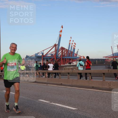 03.10.2024 - Köhlbrandbrückenlauf Matties Gatica Varas http://msf.ph/oto/7207577 03.10.2024 09:33:56 Position 2 2097, 1088 meine-sportfotos.de