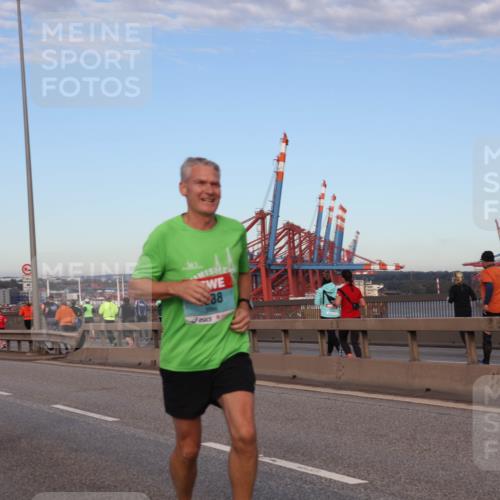 03.10.2024 - Köhlbrandbrückenlauf Matties Gatica Varas http://msf.ph/oto/7207611 03.10.2024 09:33:56 Position 2 2097, 88, 19 meine-sportfotos.de