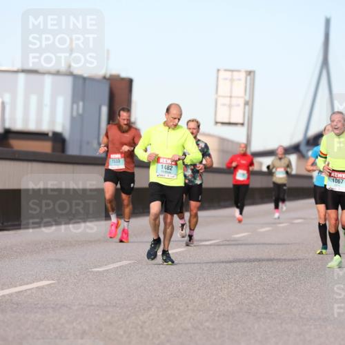 03.10.2024 - Köhlbrandbrückenlauf Fuchs,  Jonas http://msf.ph/oto/7207942 03.10.2024 09:43:37 Position 3 1533, 1482, 1067 meine-sportfotos.de