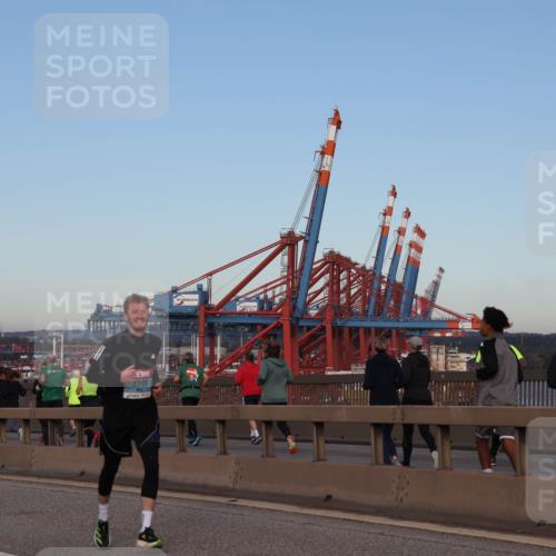 03.10.2024 - Köhlbrandbrückenlauf Matties Gatica Varas http://msf.ph/oto/7208032 03.10.2024 09:34:05 Position 2 3399, 1429 meine-sportfotos.de