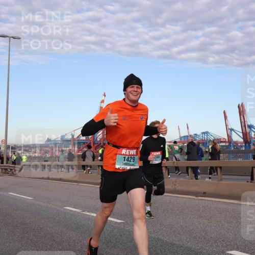 03.10.2024 - Köhlbrandbrückenlauf Matties Gatica Varas http://msf.ph/oto/7208115 03.10.2024 09:34:07 Position 2 1429, 399 meine-sportfotos.de