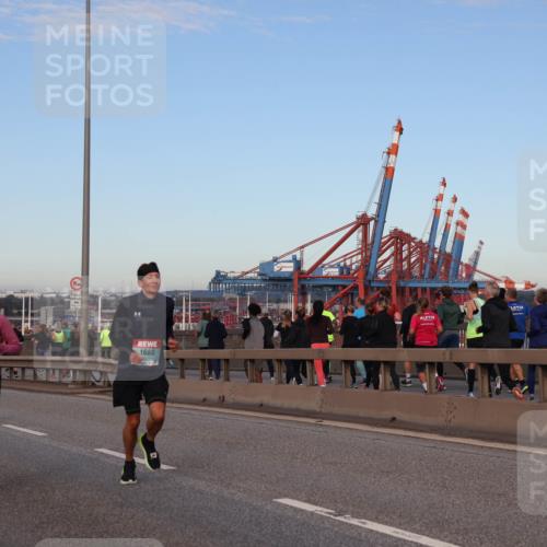 03.10.2024 - Köhlbrandbrückenlauf Matties Gatica Varas http://msf.ph/oto/7208153 03.10.2024 09:34:09 Position 2 500, 1680, 1131 meine-sportfotos.de
