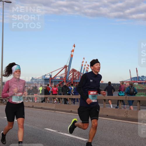 03.10.2024 - Köhlbrandbrückenlauf Matties Gatica Varas http://msf.ph/oto/7208191 03.10.2024 09:34:11 Position 2 1163, 1131, 1680 meine-sportfotos.de