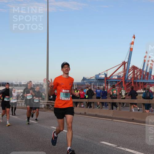 03.10.2024 - Köhlbrandbrückenlauf Matties Gatica Varas http://msf.ph/oto/7208240 03.10.2024 09:34:13 Position 2 1053, 1198, 1172, 1091, 1163 meine-sportfotos.de