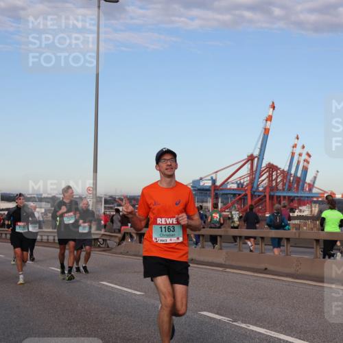 03.10.2024 - Köhlbrandbrückenlauf Matties Gatica Varas http://msf.ph/oto/7208258 03.10.2024 09:34:13 Position 2 11618, 1053, 1172, 1091, 1163 meine-sportfotos.de