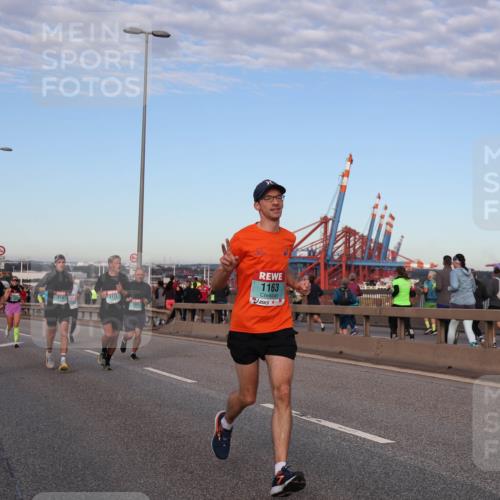 03.10.2024 - Köhlbrandbrückenlauf Matties Gatica Varas http://msf.ph/oto/7208266 03.10.2024 09:34:13 Position 2 1172, 1091, 1163 meine-sportfotos.de