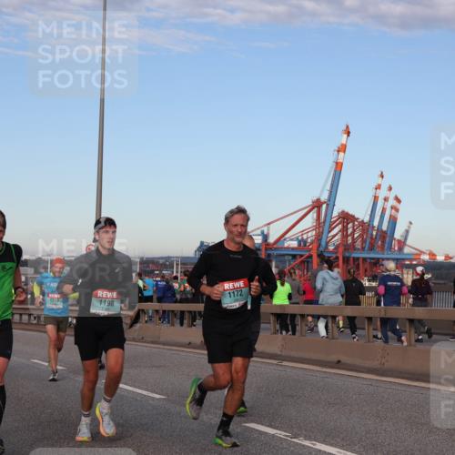 03.10.2024 - Köhlbrandbrückenlauf Matties Gatica Varas http://msf.ph/oto/7208315 03.10.2024 09:34:15 Position 2 1260, 1053, 1172, 1213, 1198 meine-sportfotos.de
