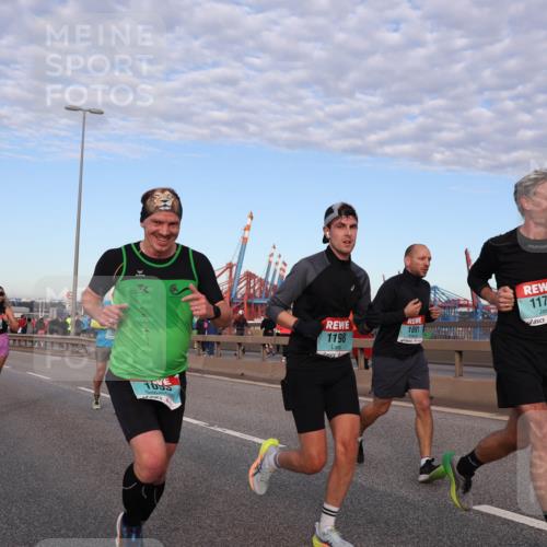03.10.2024 - Köhlbrandbrückenlauf Matties Gatica Varas http://msf.ph/oto/7208366 03.10.2024 09:34:17 Position 2 1260, 055, 1091, 1198, 1172 meine-sportfotos.de