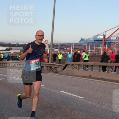 03.10.2024 - Köhlbrandbrückenlauf Matties Gatica Varas http://msf.ph/oto/7208462 03.10.2024 09:34:26 Position 2 1809, 1188 meine-sportfotos.de