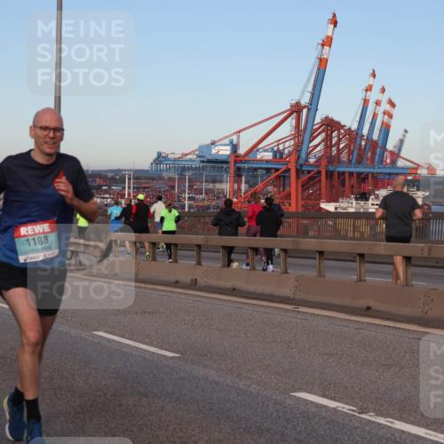 03.10.2024 - Köhlbrandbrückenlauf Matties Gatica Varas http://msf.ph/oto/7208479 03.10.2024 09:34:27 Position 2 1188 meine-sportfotos.de