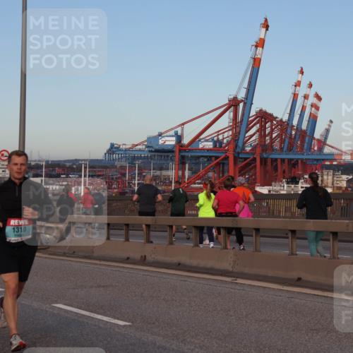 03.10.2024 - Köhlbrandbrückenlauf Matties Gatica Varas http://msf.ph/oto/7208560 03.10.2024 09:34:31 Position 2 500, 1310, 10 meine-sportfotos.de