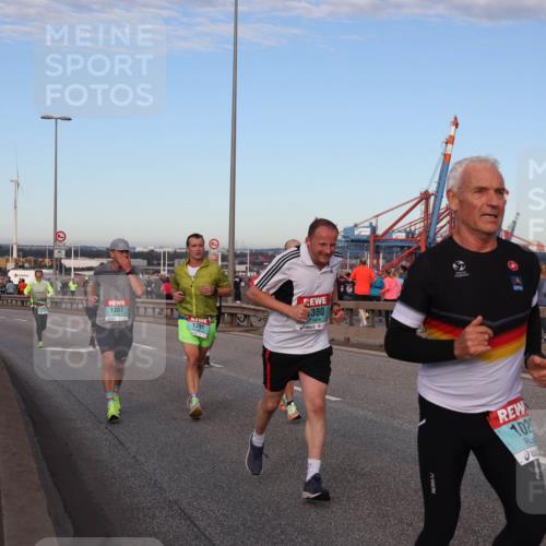 03.10.2024 - Köhlbrandbrückenlauf Matties Gatica Varas http://msf.ph/oto/7208676 03.10.2024 09:34:40 Position 2 19, 19, 1307, 380, 1391, 102 meine-sportfotos.de